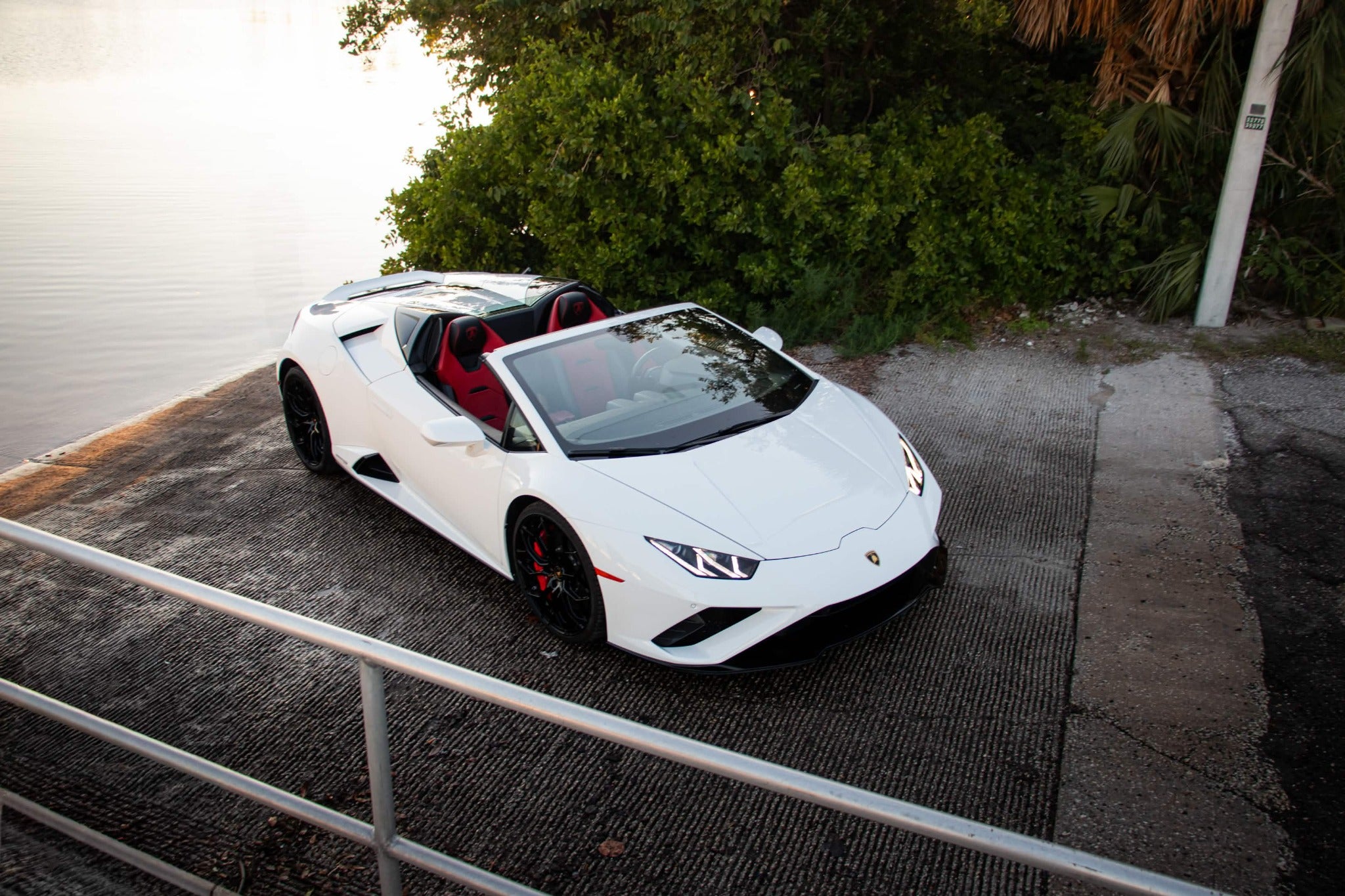 White Lamborghini Huracán EVO Spyder